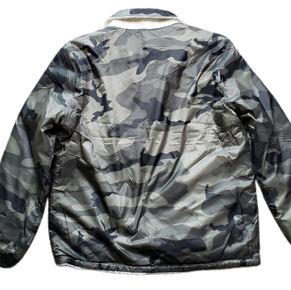 Ugg Mens Green & Black Camo Full Zip Faux Sherpa Reversible Jacket Sz XL. - Picture 5 of 8